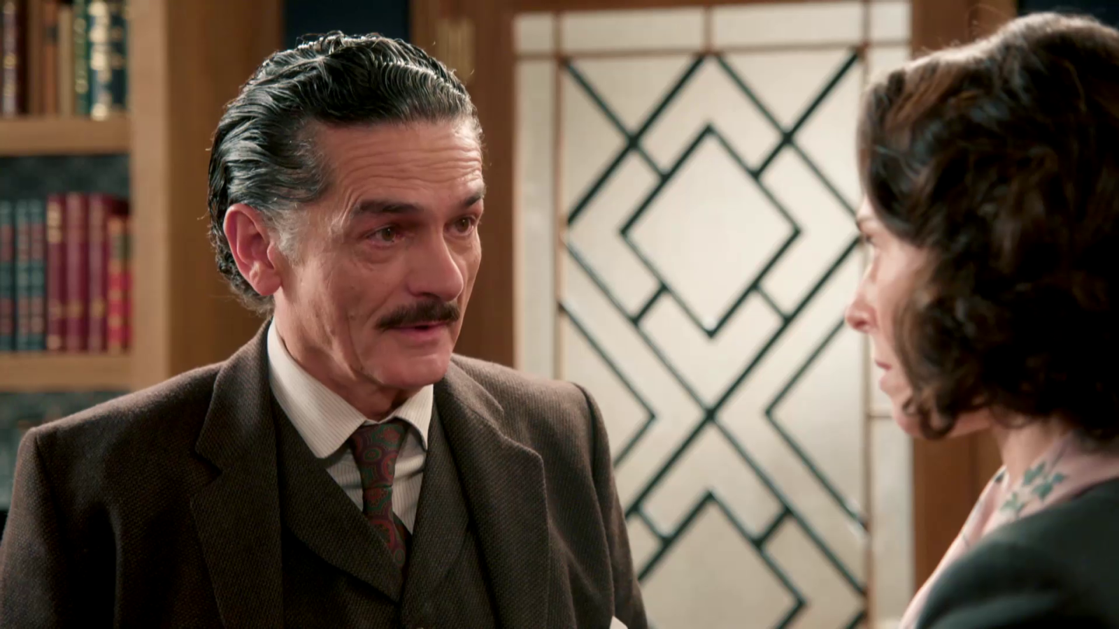 Don Fermín quiere retomar su relación con doña Lázara - Salón de té La Moderna | Ver