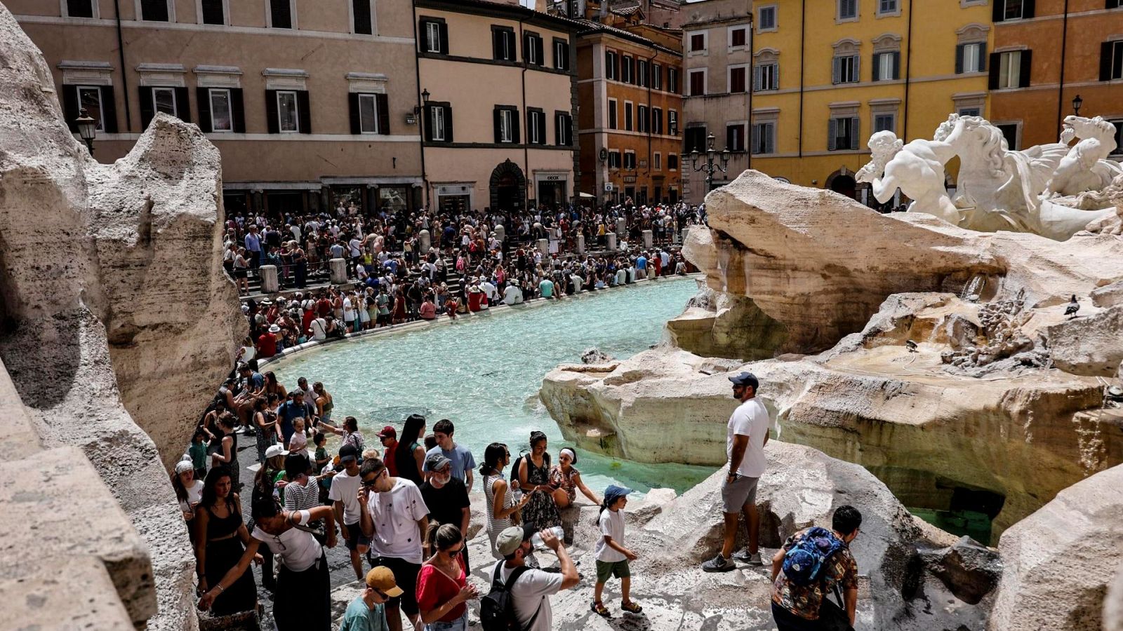 Pagar por ver la Fontana di Trevi: así quiere evitar morir de éxito Roma | Ver