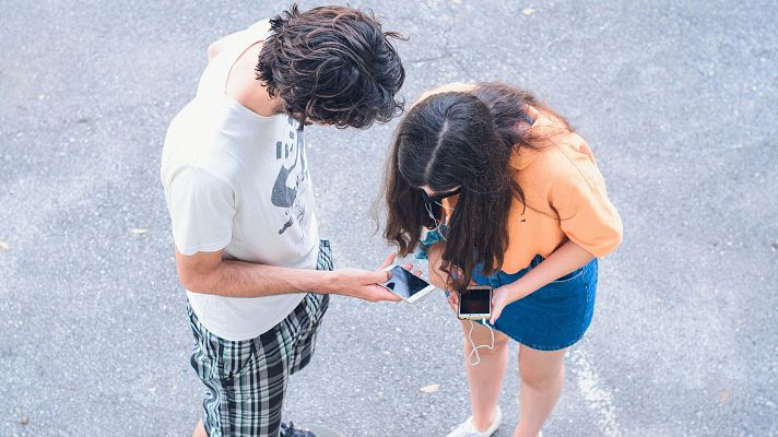 Telediario 1 - Arranca la primera vuelta al cole con la prohibición de usar el móvil