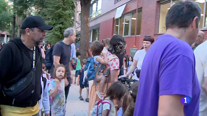 L'Informatiu - Prop d'un milió d'alumnes d'infantil, primària i secundària estrenen el primer dia d'escola