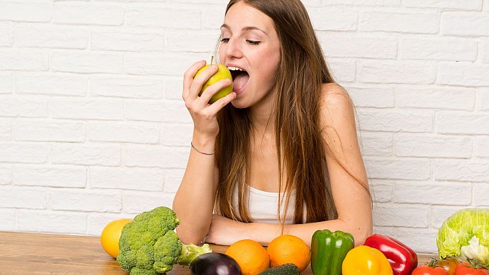 ¿Cuál es la diferencia entre comer y nutrirse?