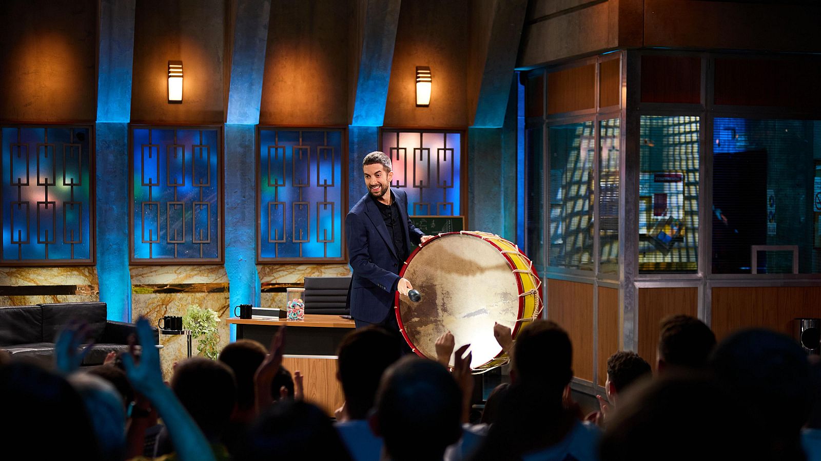 La Revuelta | Así es la cabecera del programa de David Broncano - La Revuelta | Ver