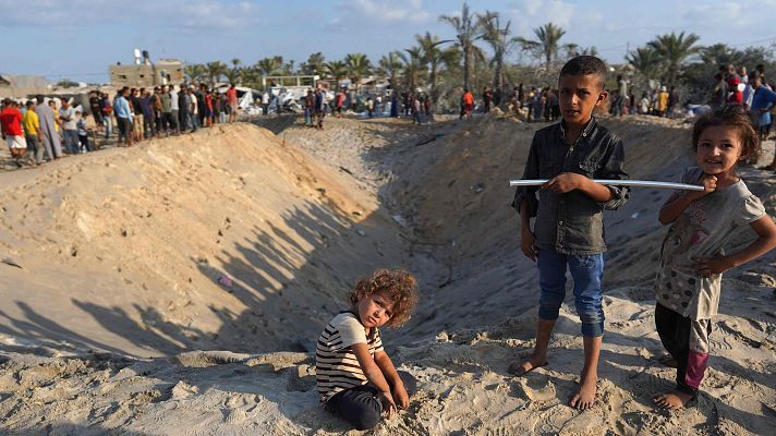 Al menos 40 muertos tras un bombardeo israelí en la zona humanitaria de Jan Yunis