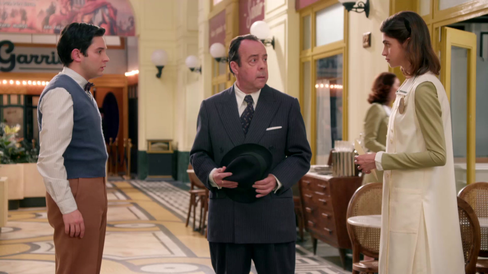 Salvita defiende su relación con Marta - Salón de té La Moderna | Ver