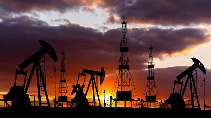 El precio del petróleo, por debajo de los 70 dólares por primera vez en tres años