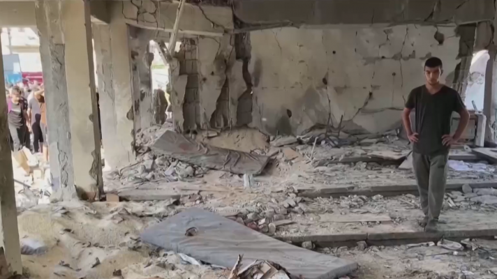 Telediario 1 - Israel bombardea una escuela en Gaza con cerca de 12.000 refugiados palestinos y provoca más de 20 muertos