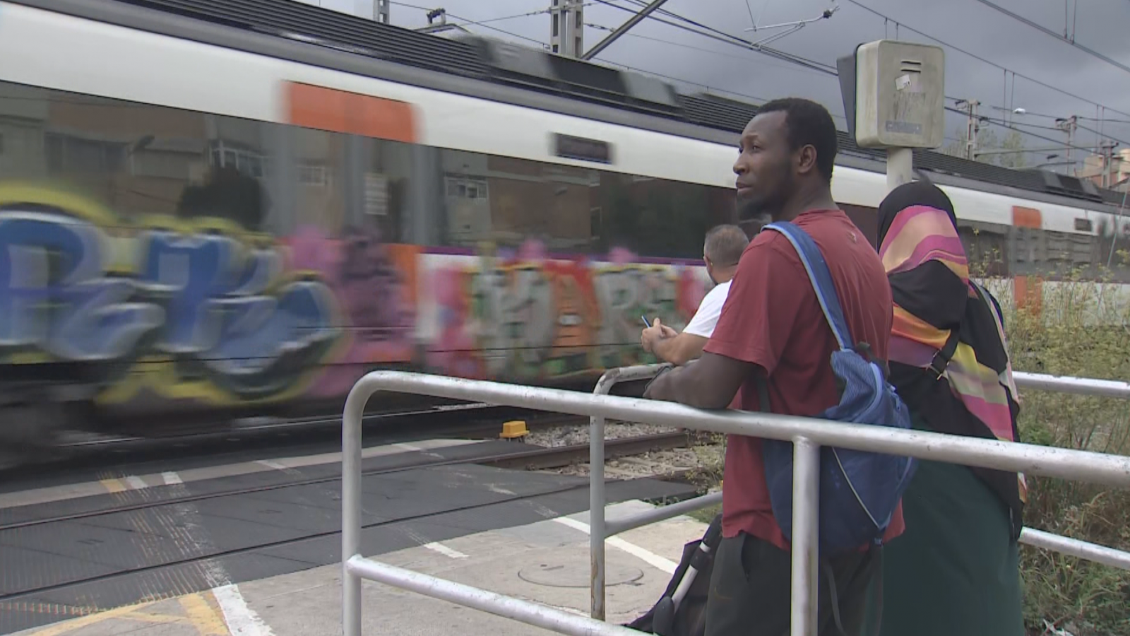 Montcada estudia incorporar agents cívics als passos a nivell de les vies - L'Informatiu | Veure