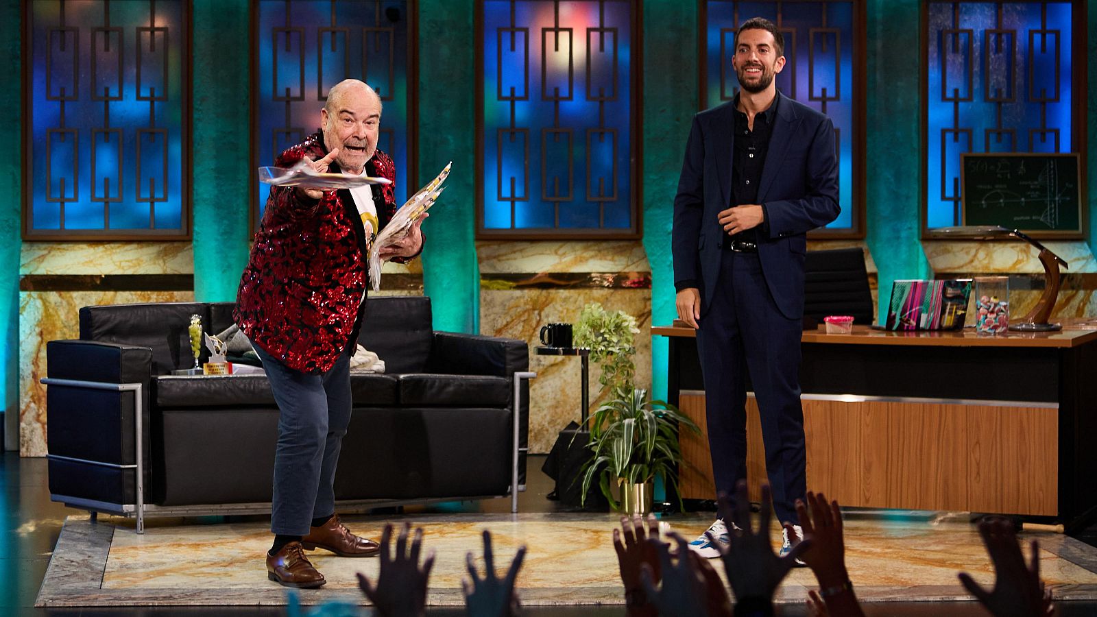 La Revuelta | Antonio Resines celebra su cumpleaños (12/09/2024) - La Revuelta | Ver