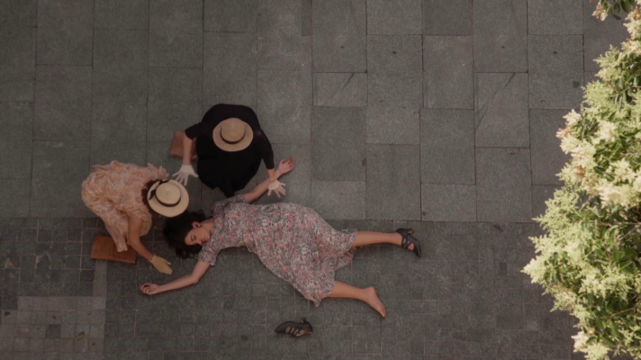 Salón de té La Moderna - Carla muere al caer de una azotea