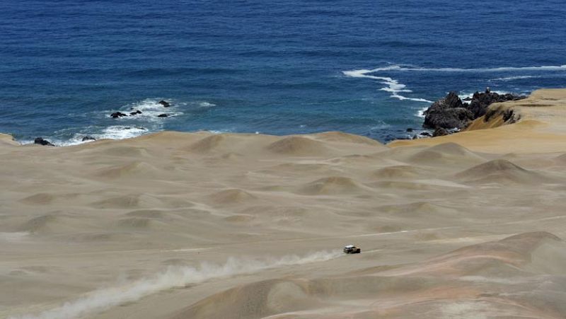 RTVE reunió en sus estudios de Sant Cugat a la mayoría de participantes españoles que participarán en el Dakar 2013. Pilotos y copilotos se dieron cita antes de partir hacia Lima, donde comenzará la prueba el próximo 5 de enero.  Todo ello se podrá v
