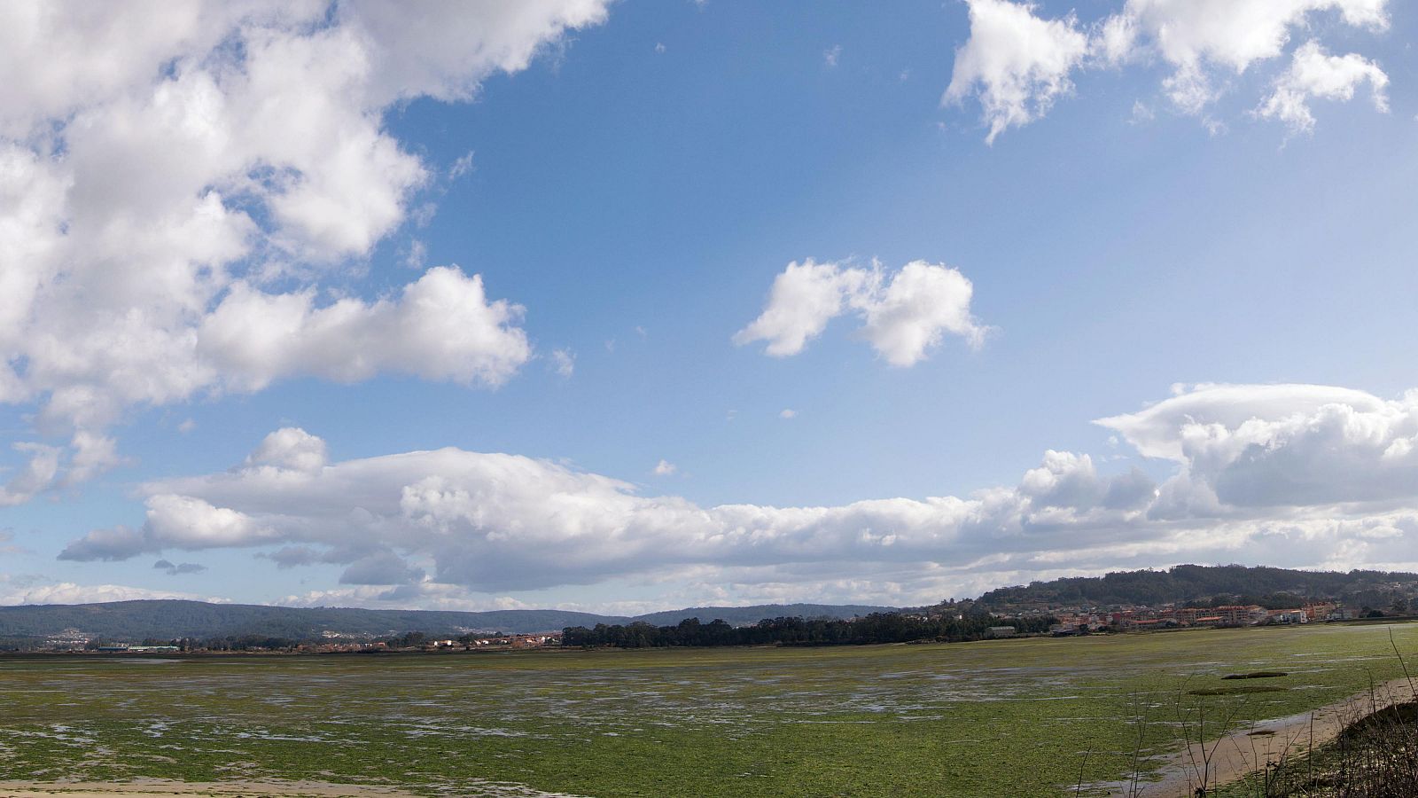 Tiempo estable, con cielos nubosos y temperaturas al alza