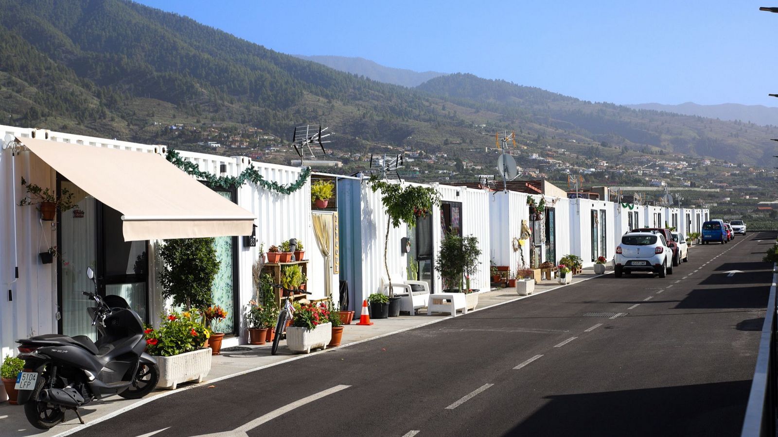 Viviendo en contenedores tres años después de la erupción de La Palma