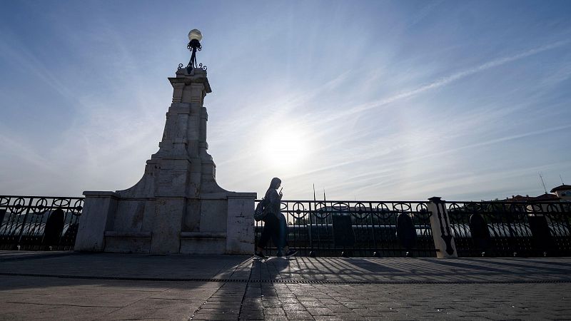 Cielos poco nubosos y temperaturas sin cambios este lunes