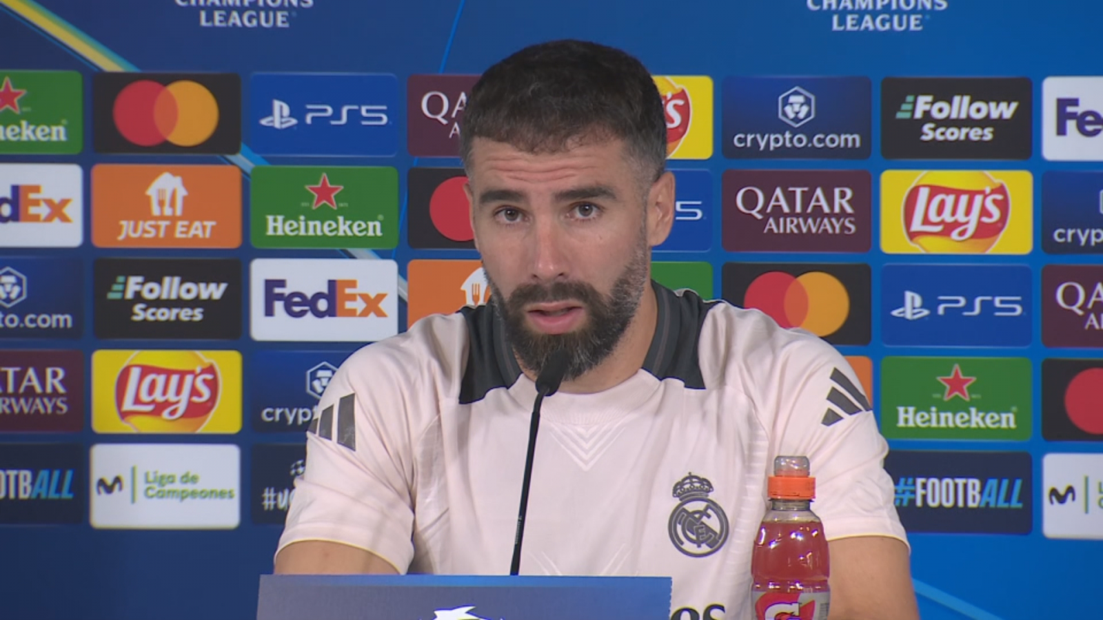 Carvajal, sobre Vinicius: "Es normal que responda"