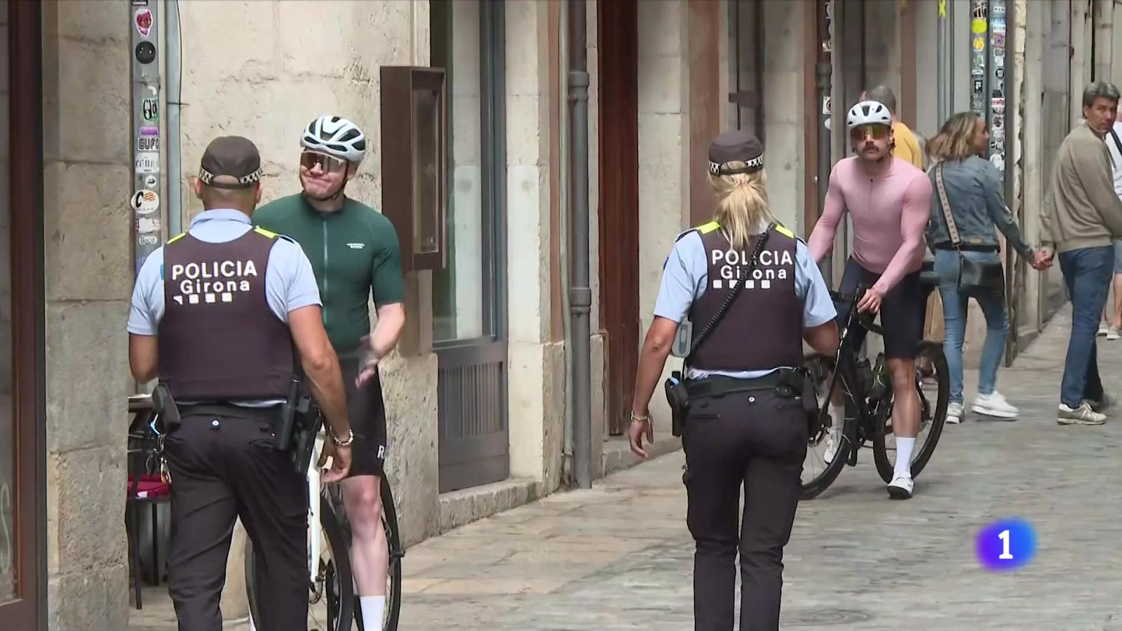 Girona comença a multar les infraccions dels ciclistes que circulin pel Barri Vell - L'Informatiu | Veure