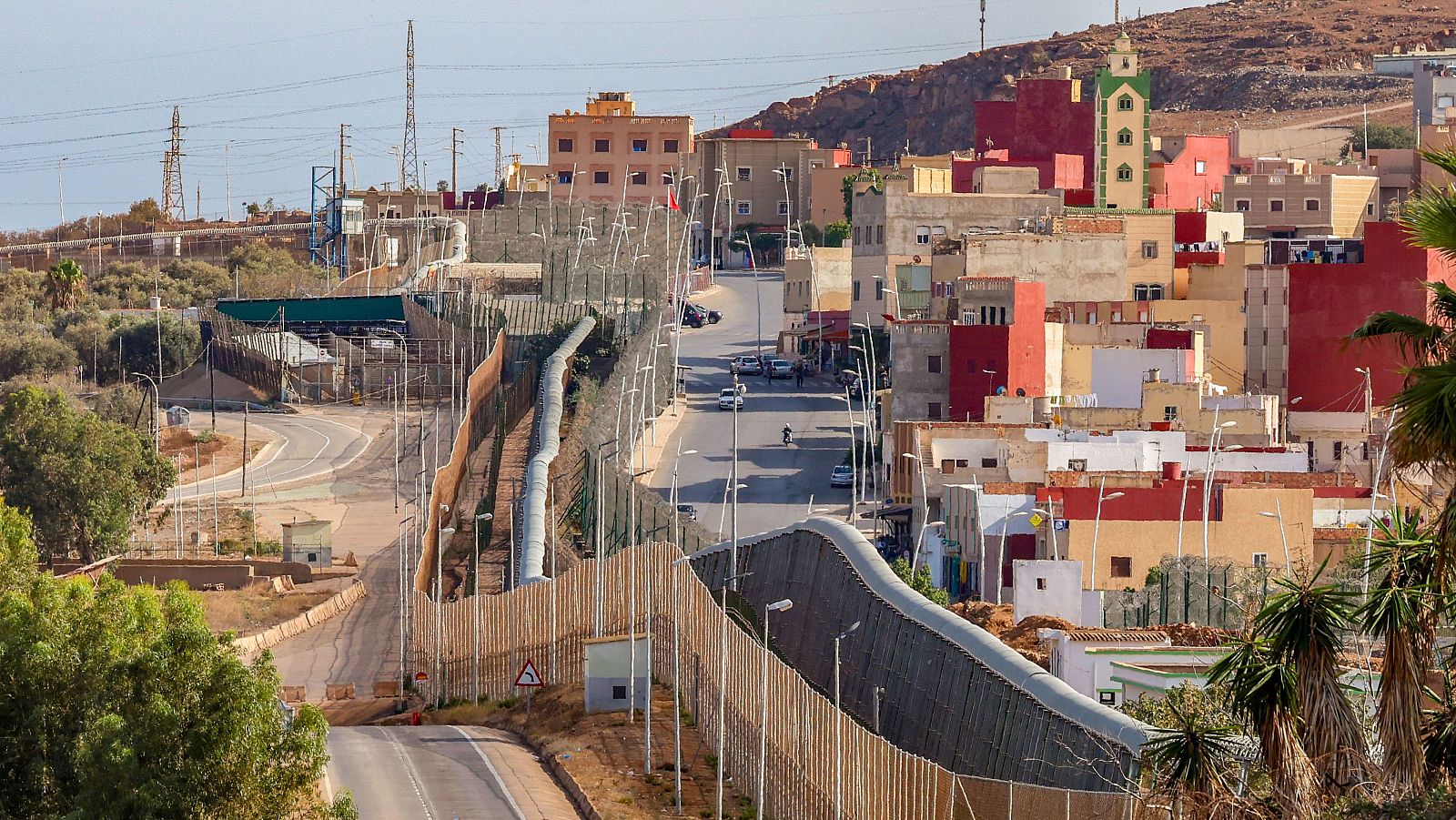 Pattugliamento notturno lungo la frontiera marittima di Ceuta