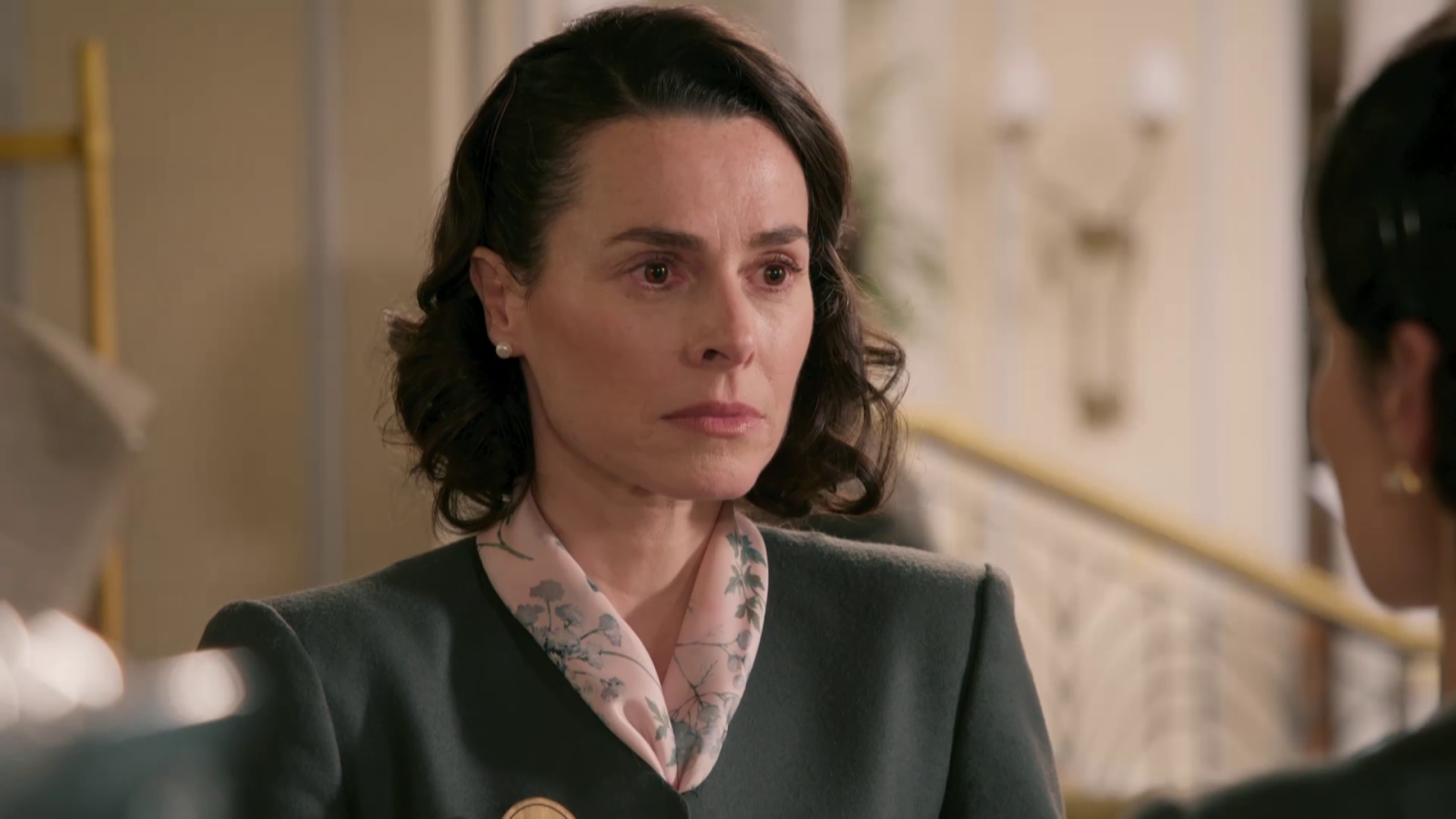 Teresa y Cañete anuncian su dimisión a doña Lázara - Salón de té La Moderna | Ver