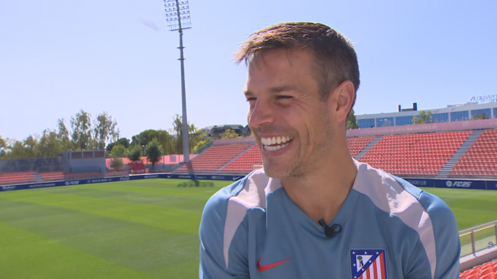 Fútbol - Azpilicueta: "Con la llegada de los fichajes la gente se ha ilusionado"