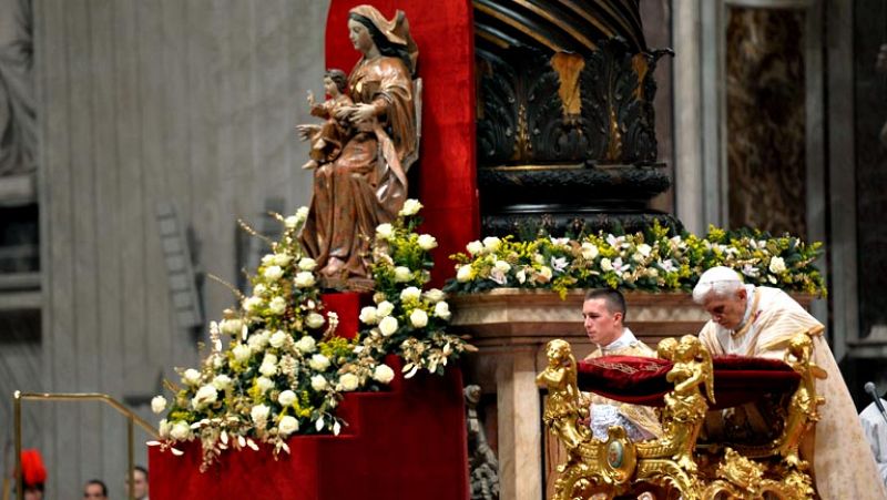 Benedicto XVI rechaza la violencia en nombre de Dios durante la Misa del Gallo 