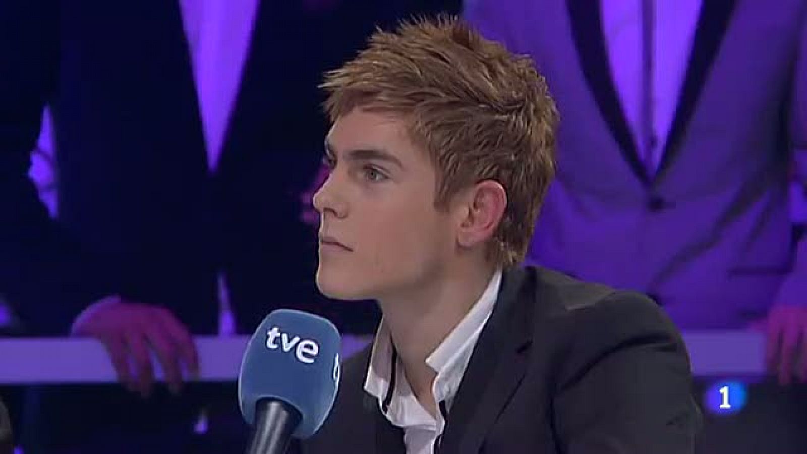 Patrick Criado canta 'Ayer la vi' en 'Bailando y cantando contigo'