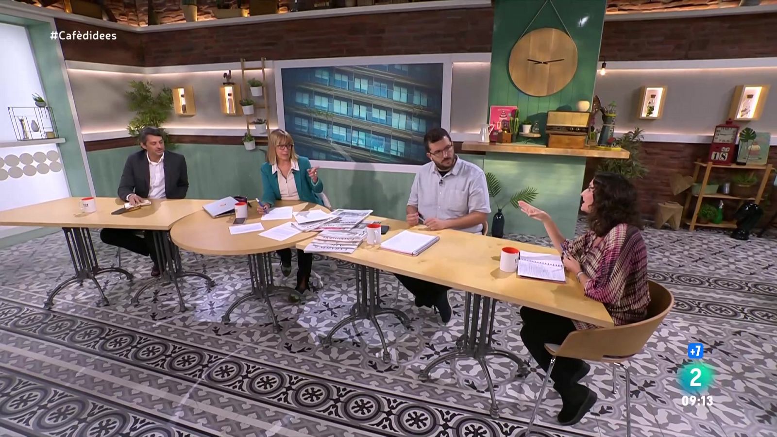 Gemma Nierga entrevista Alfred Bosch. Parlem amb el diputat dels Comuns dels lloguers temporals. I coneixem els programes 'En Router' i 'L'altaveu'