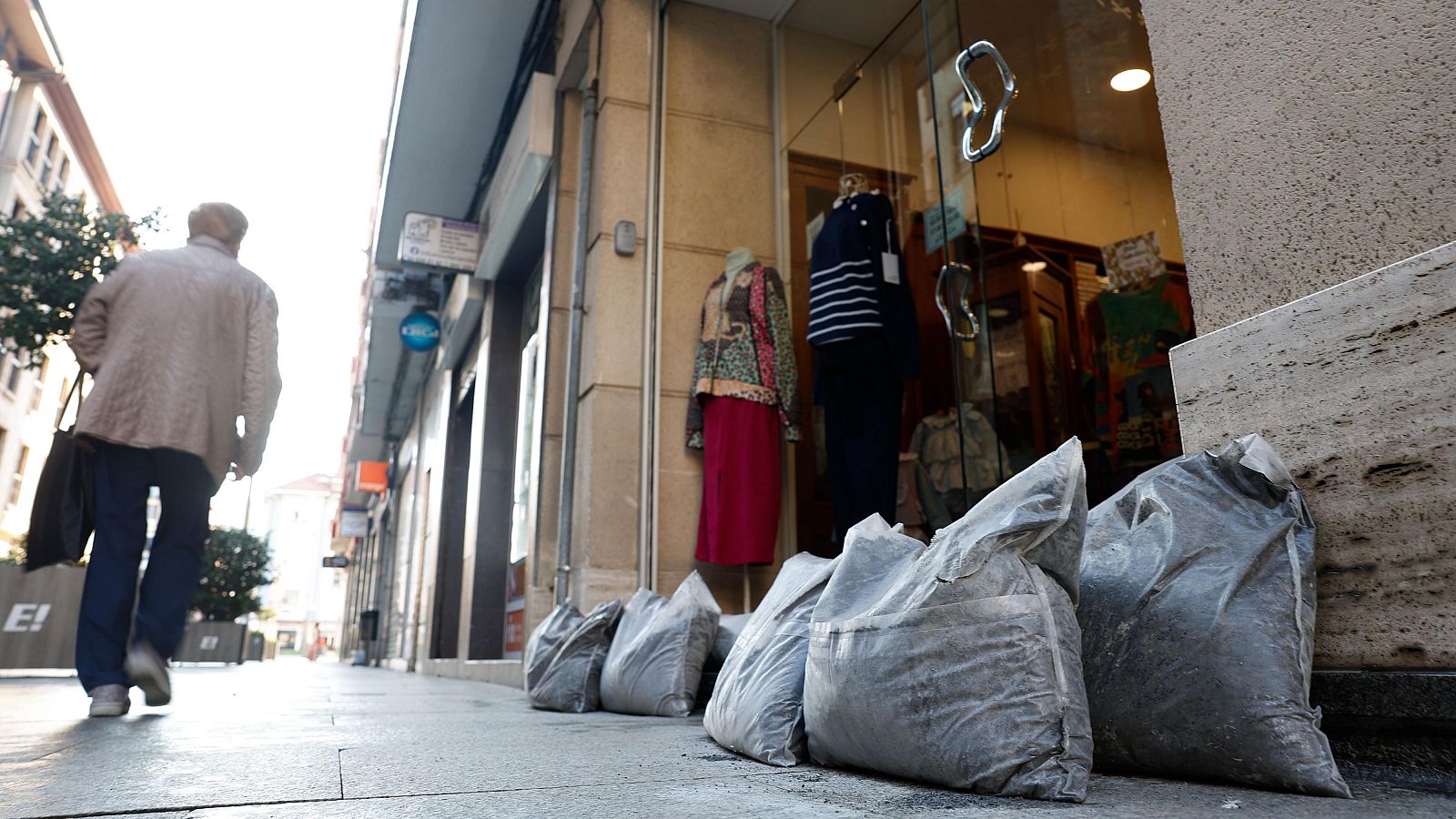 Localidades del Cantábrico se preparan para las mareas vivas | Ver
