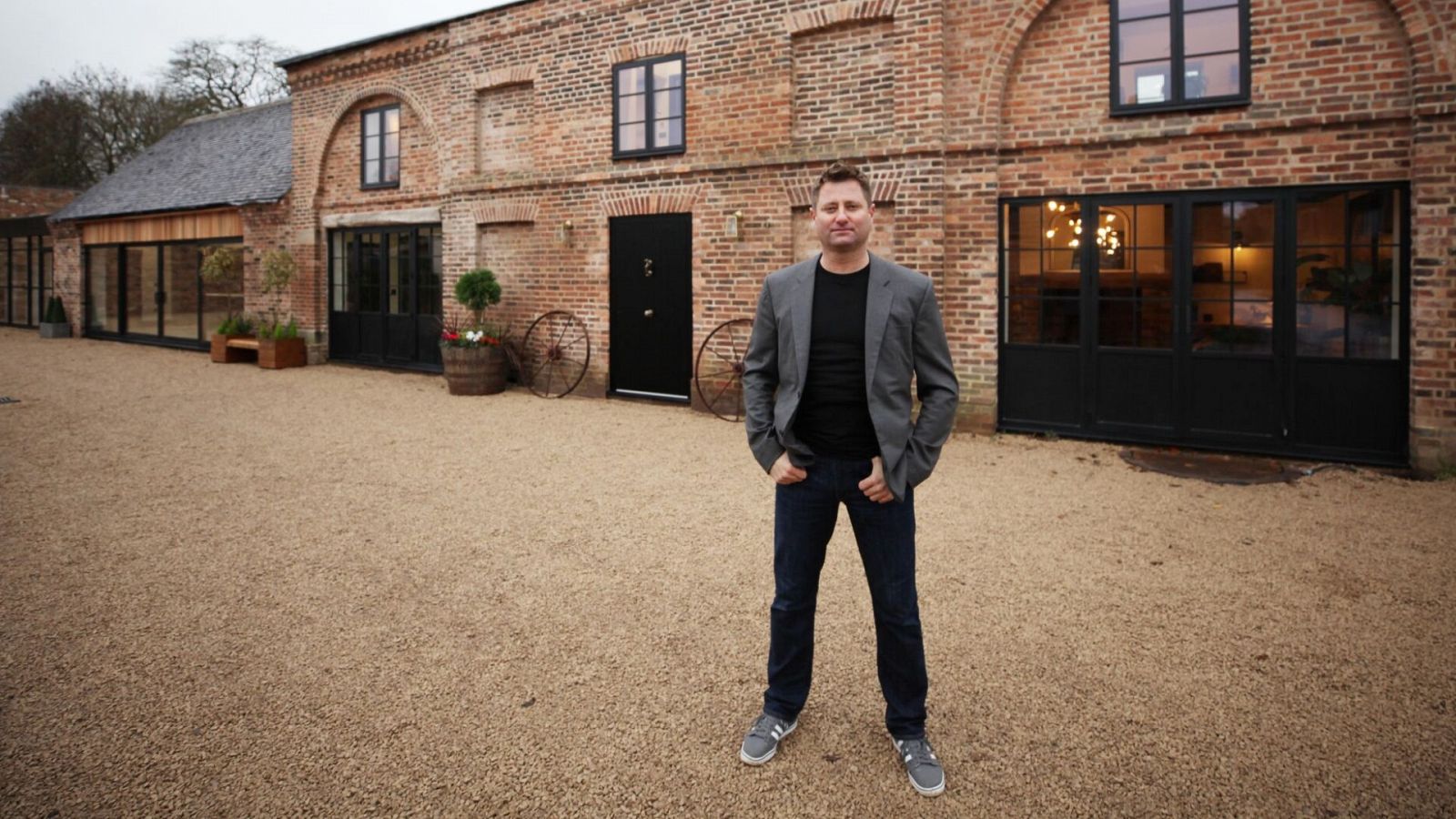 Reformas extraordinarias de George Clarke - Episodio 2: Cochera, Tamworth