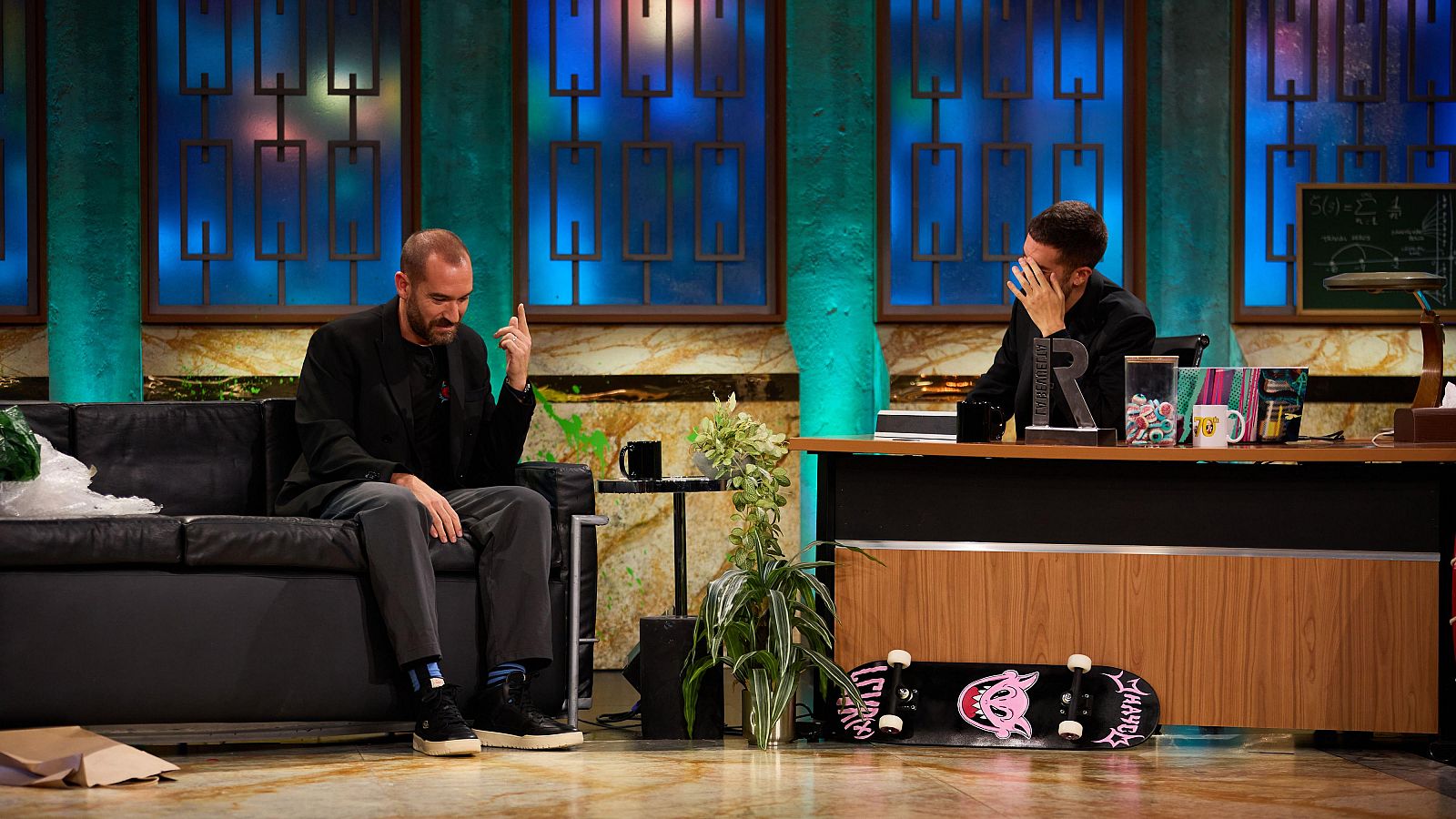 La Revuelta | ¿Qué hacer cuando no hay escobilla? 19/09/2024 - La Revuelta | Ver