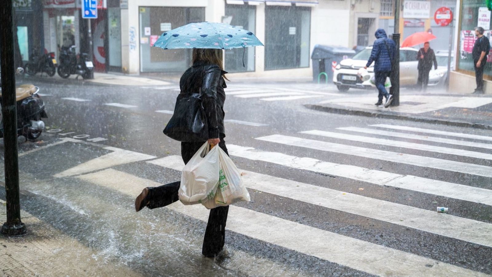 Alerta por lluvias y tormentas en 28 provincias este sábado