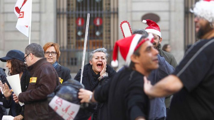 Telediario 1 - Hacienda devolverá a los funcionarios la cotización descontada por la extra de Navidad