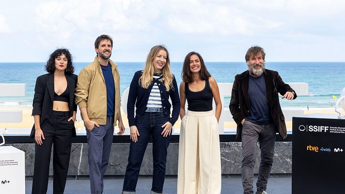 Telediario Fin de Semana - Pilar Palomero presenta 'Los destellos' en el Festival de San Sebastián