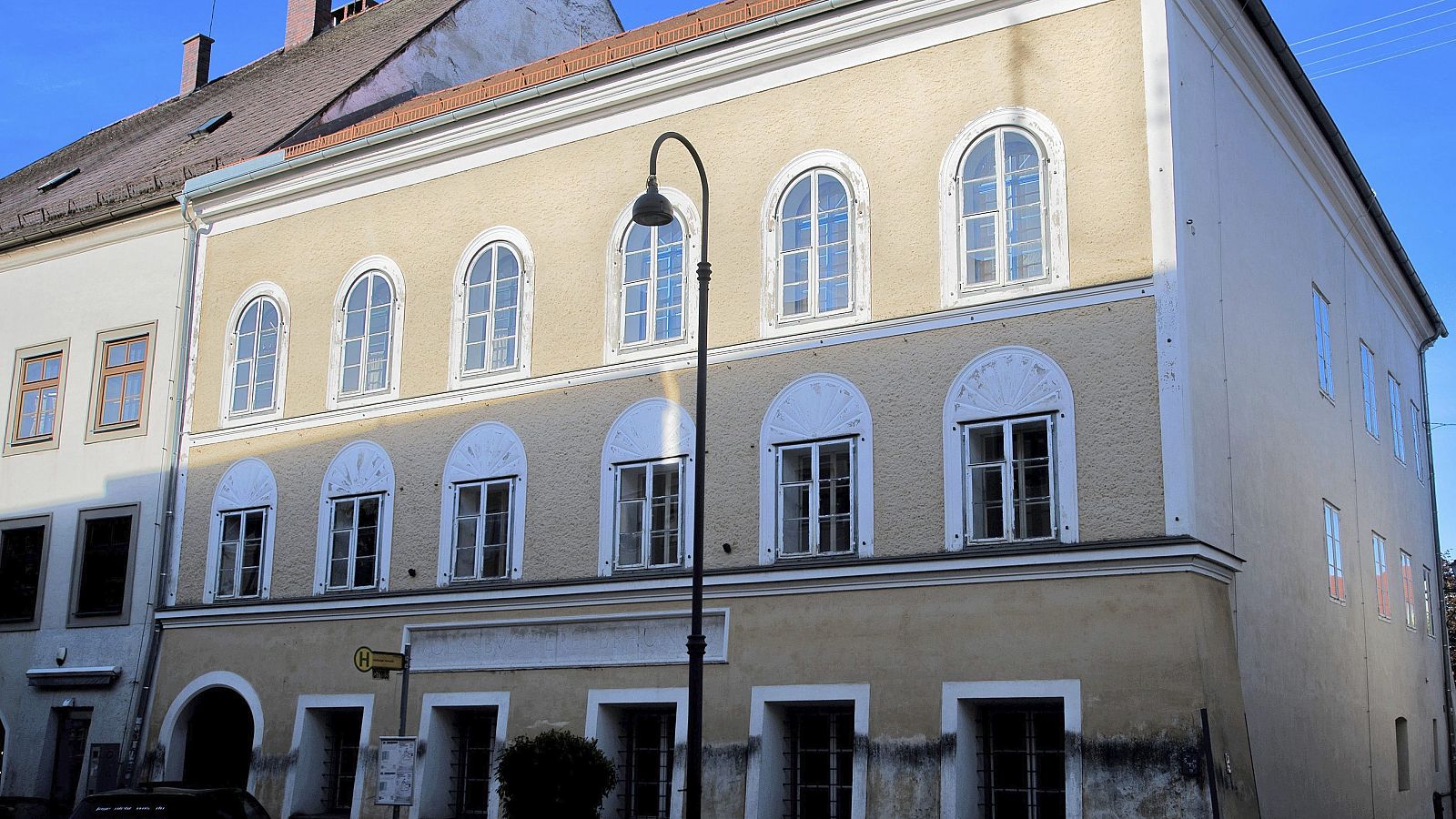 ¿Qué se debería hacer con la casa natal de Hitler en Austria? - Telediario Fin de Semana | Ver