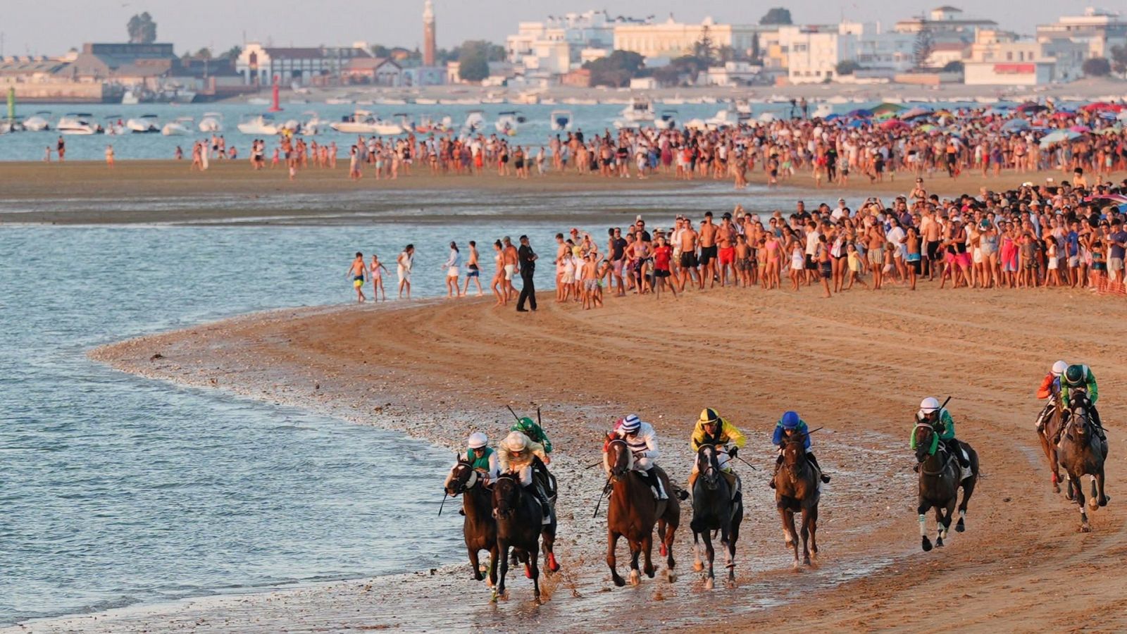 El sector turístico de Cádiz celebra la ocupación hotelera en agosto