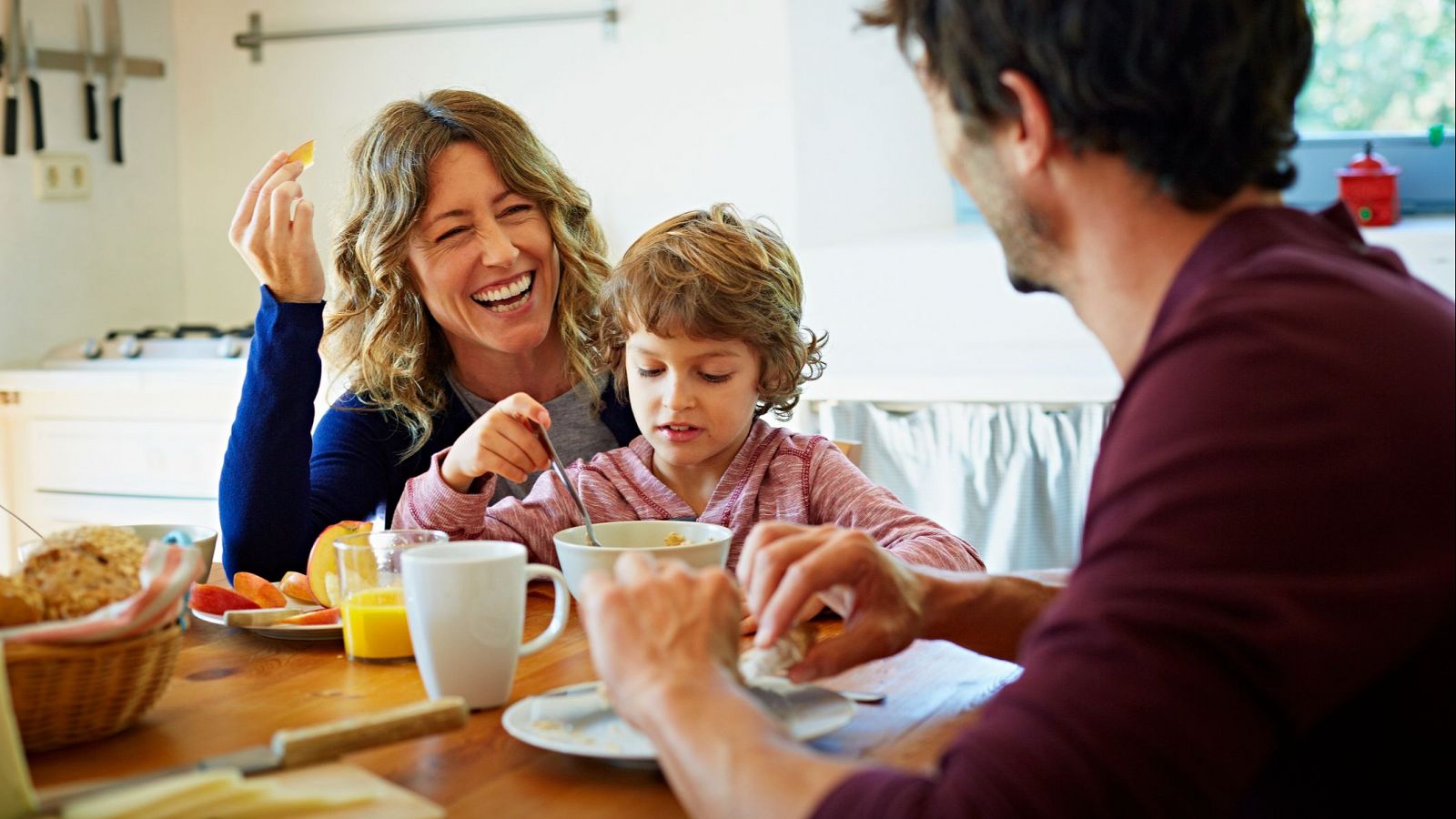 Tomar un buen desayuno en familia