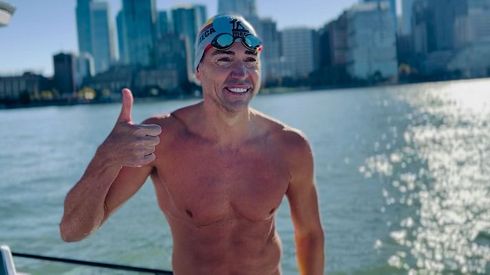 Natación - David Meca repite el reto de Alcatraz 25 años después y completa otra vez su 'fuga' a nado