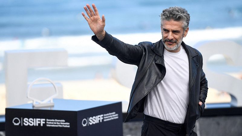 "El hombre que amaba los platos voladores" en el festival de cine de San Sebastián | Ver