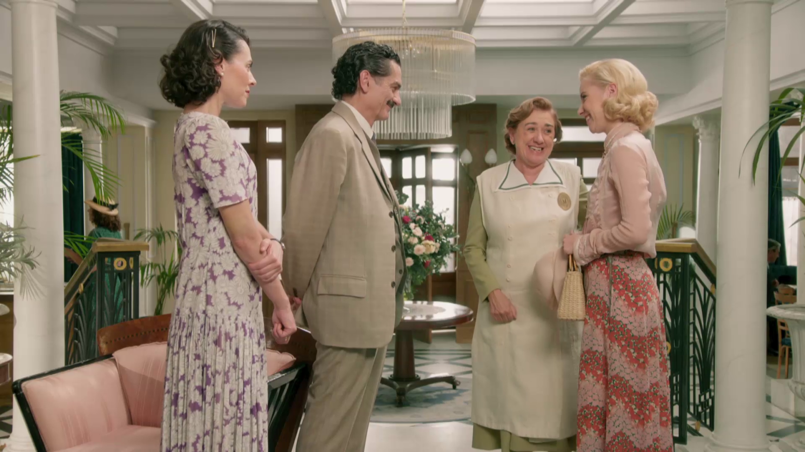 Laurita se reencuentra con su tío y Esperanza - Salón de té La Moderna | Ver