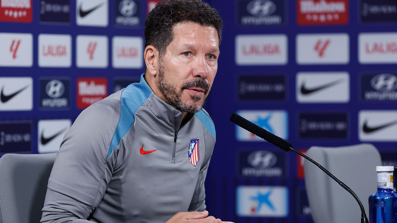 Diego Simeone se muestra crítico con la no expulsión de Vinicius y Endrick