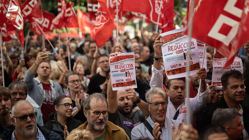 Manifestaciones por la reducción de jornada: UGT y CCOO presionan a CEOE | Ver