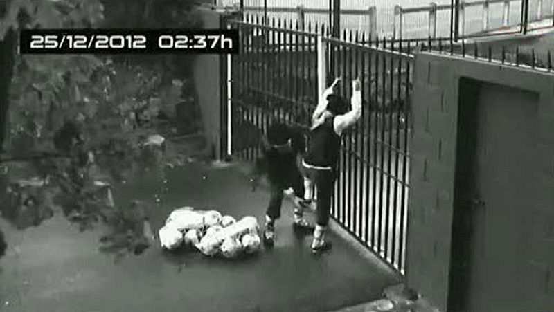 Dos 'olentzeros' se han colado de madrugada en Zubieta. Eran Griezmann y Bergara, que han impregnado su espíritu navideño a toda la familia realista.