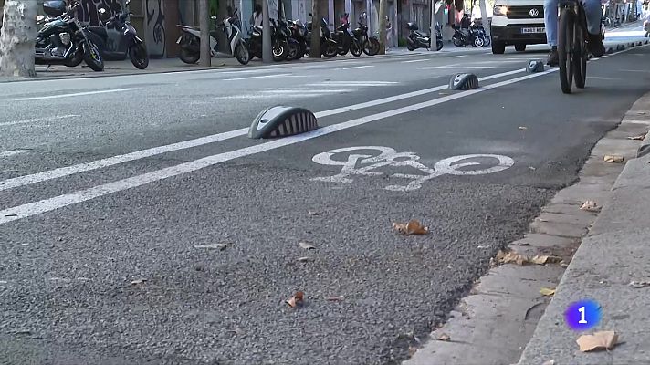 L'Informatiu - El RACC s'oposa a construir més carrils bici segregats a Barcelona