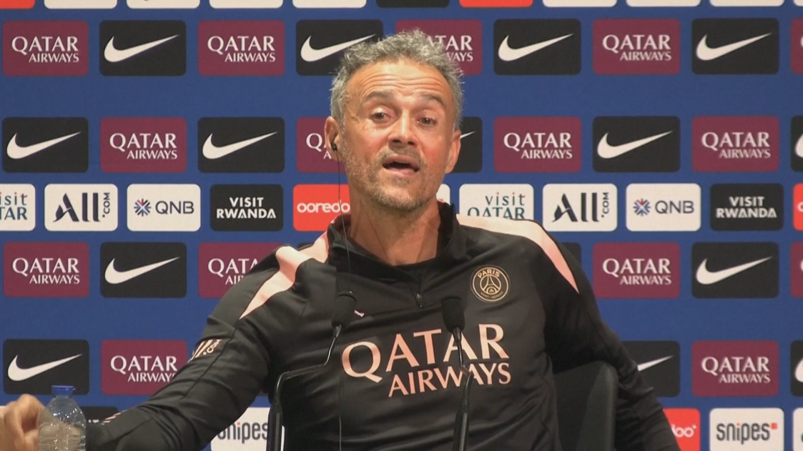 Luis Enrique: "Reduciría mi sueldo por no hablar con la prensa"