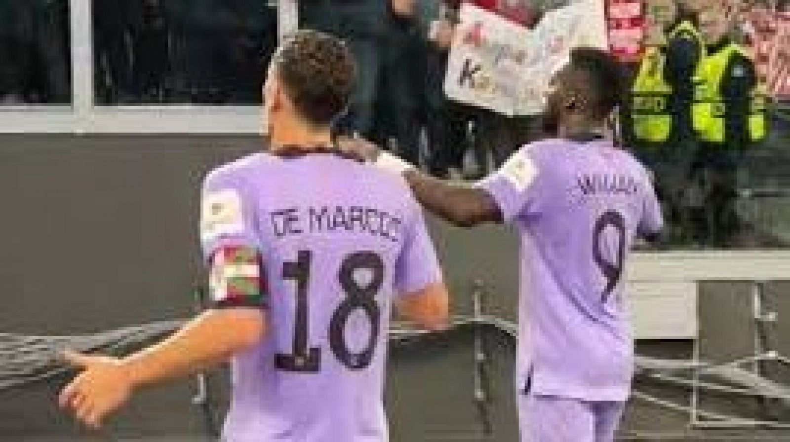 Williams y De Marcos abroncan a su afición por lanzar bengalas | Ver