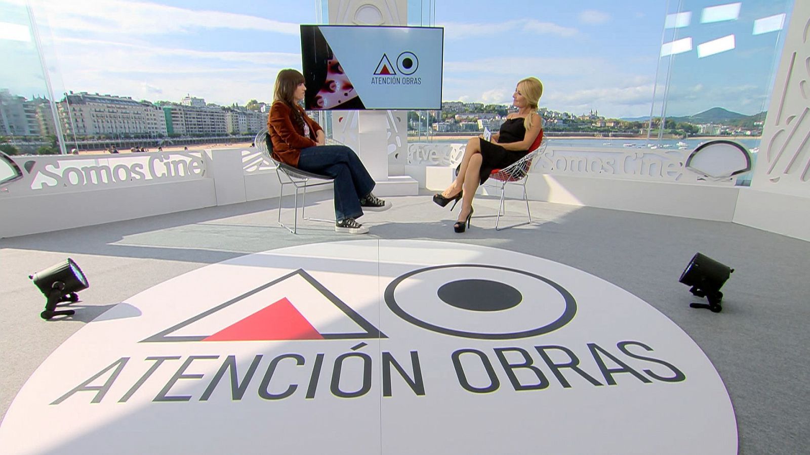 Atención Obras - Juana Macías - ver ahora