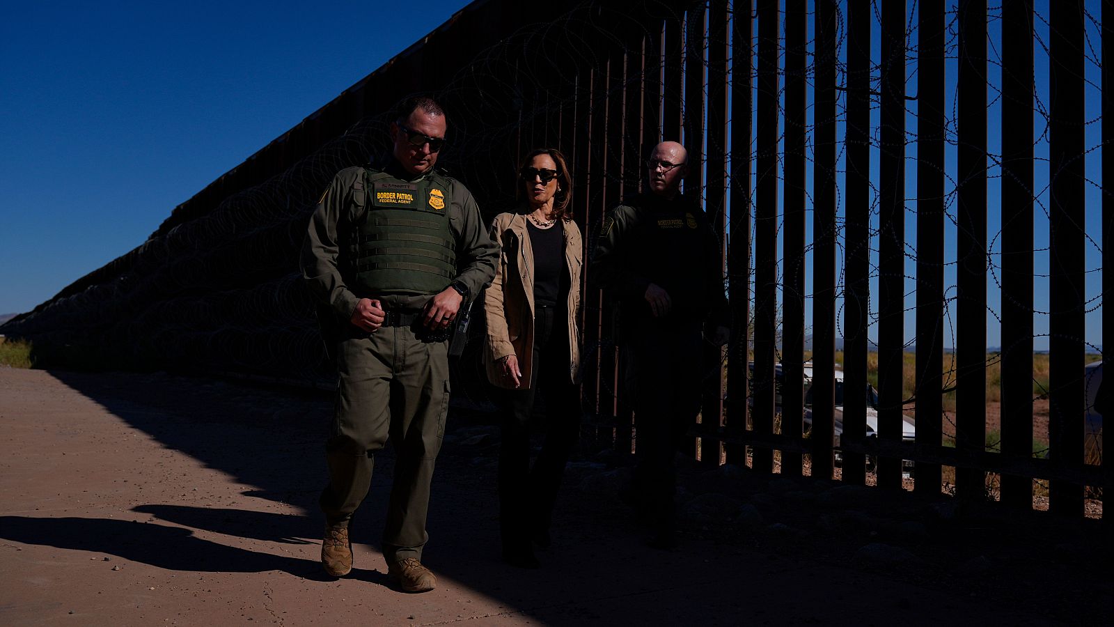 Harris visita la frontera y endurece su discurso contra la inmigración ilegal | Ver