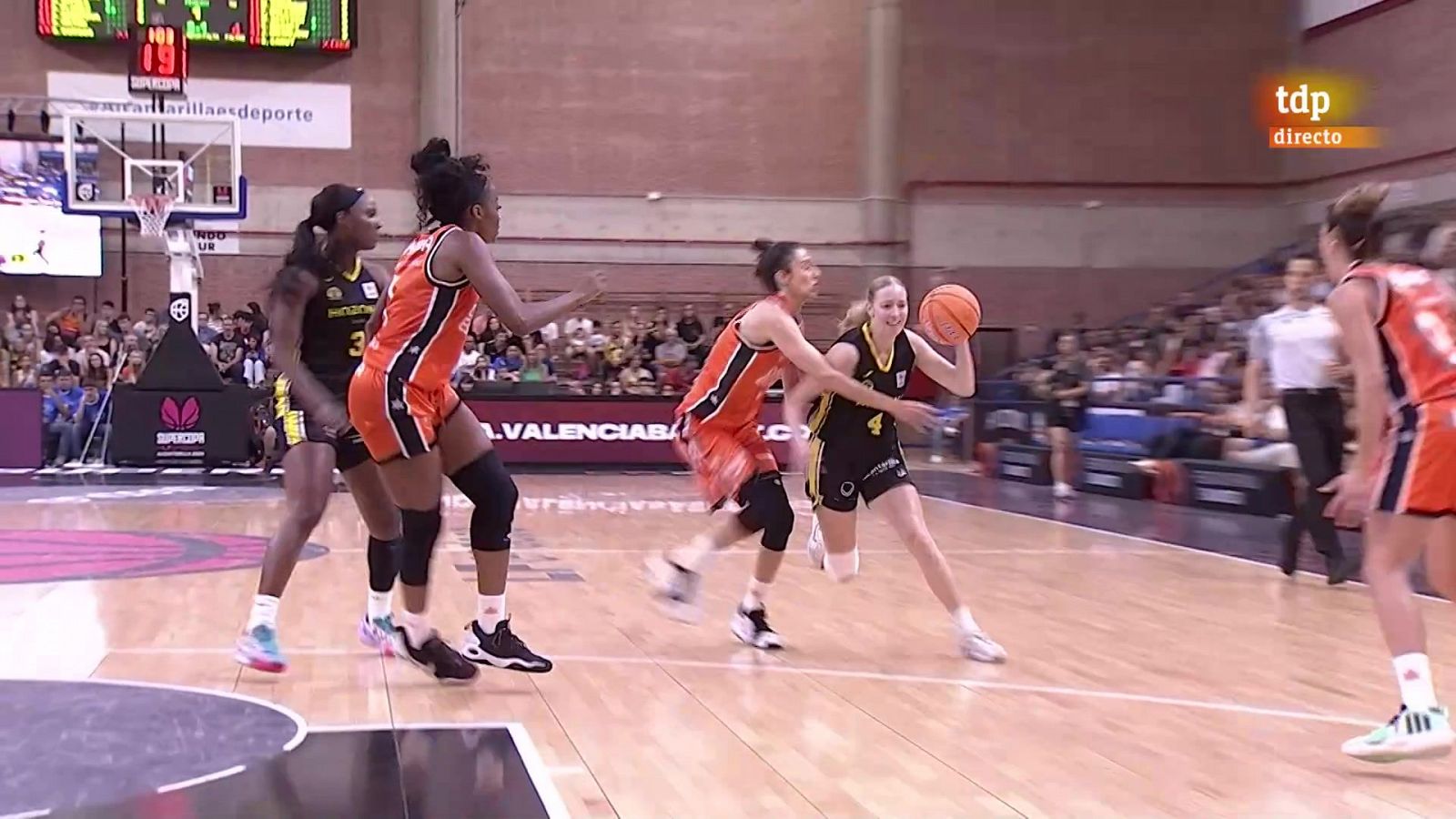 Baloncesto - Supercopa Femenina. 2ª Semifinal: Valencia Basket - Hozono Global - ver ahora