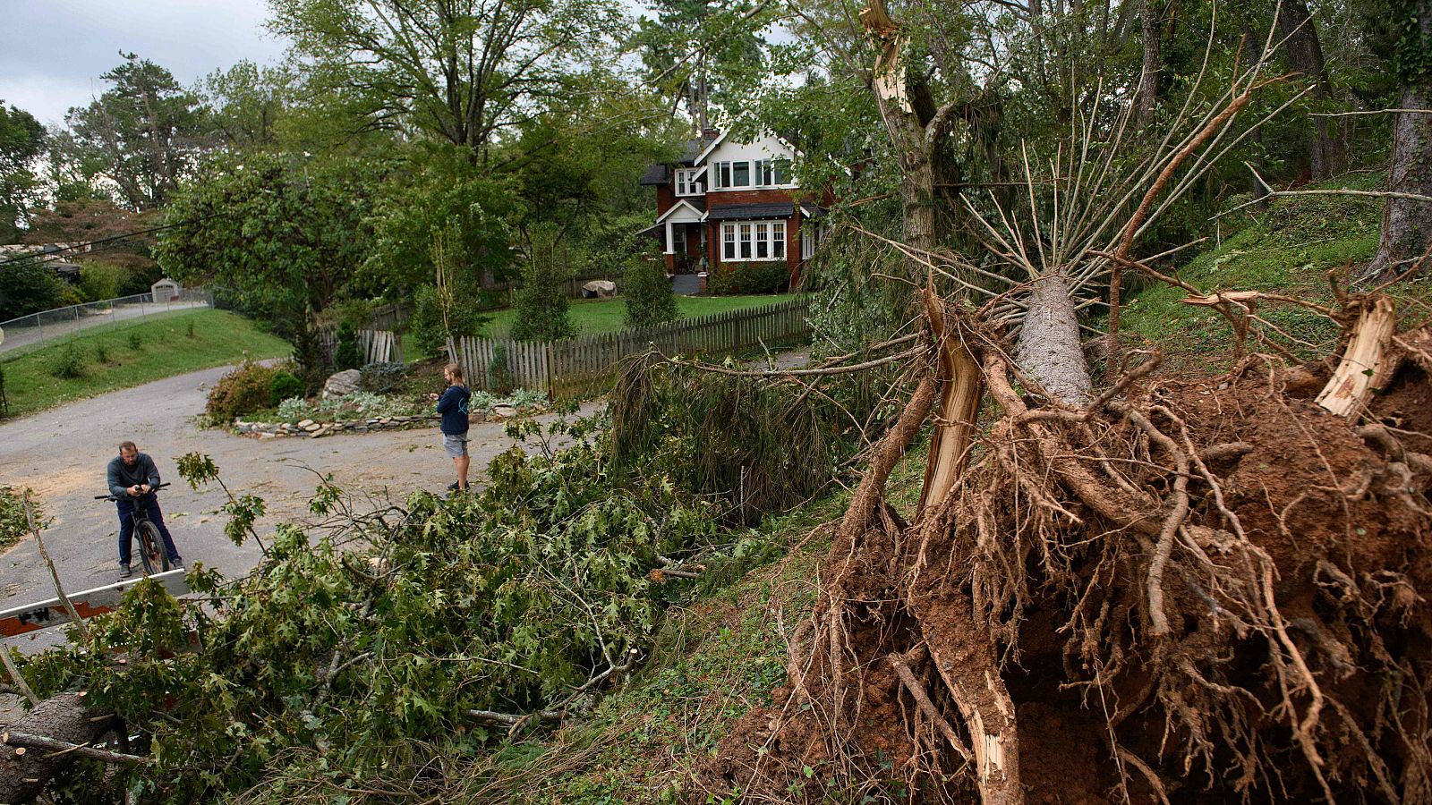 El huracán Helene pierde fuerza tras dejar medio centenar de muertos en Estados Unidos