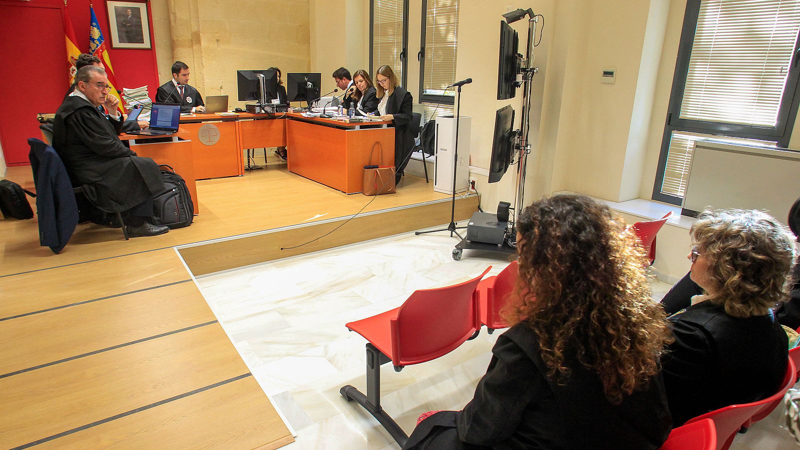 Comienza el juicio por la muerte de 74 ancianos en una residencia de Alcoy durante la pandemia Comienza el juicio por la muerte de 74 ancianos en una residencia de Alcoy durante la pandemia
