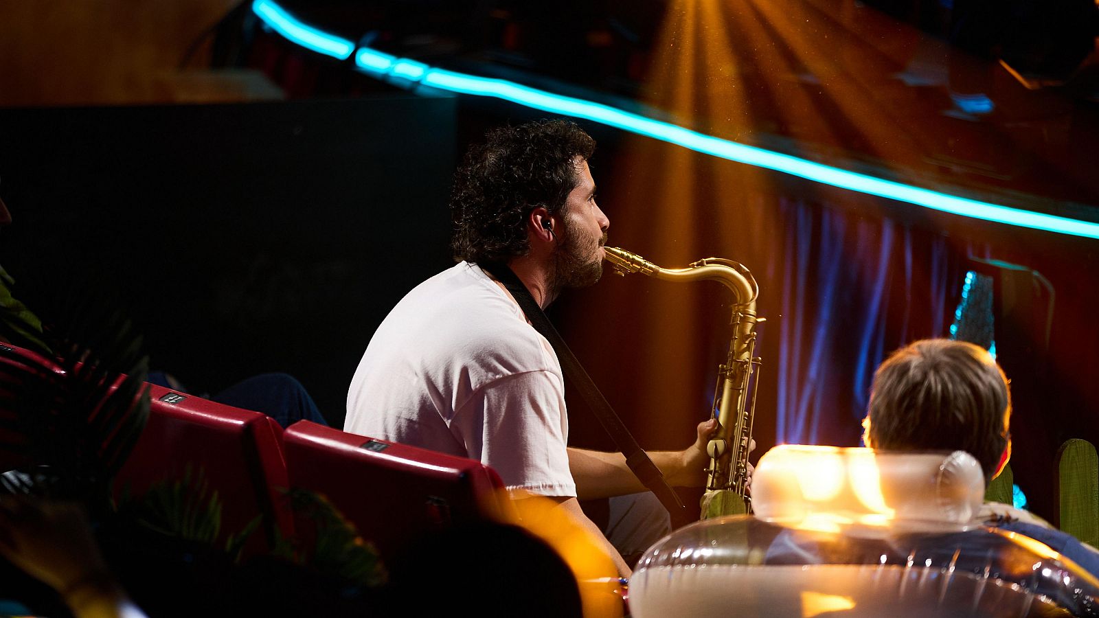 El solo de saxofón de Sergio Bezos en La Revuelta 30/09/2024 - La Revuelta | Ver