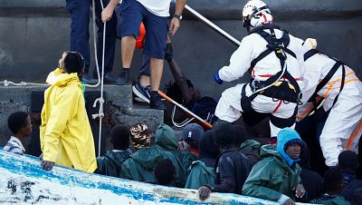 Buscan a los desaparecidos en El Hierro mientras siguen llegando pateras | Ver